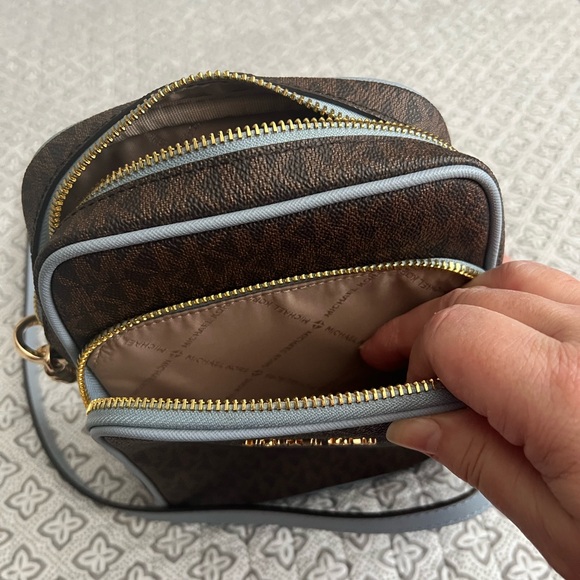 MICHAEL KORS 
Jet Set Travel Medium Logo Crossbody Bag - Picture 5 of 8